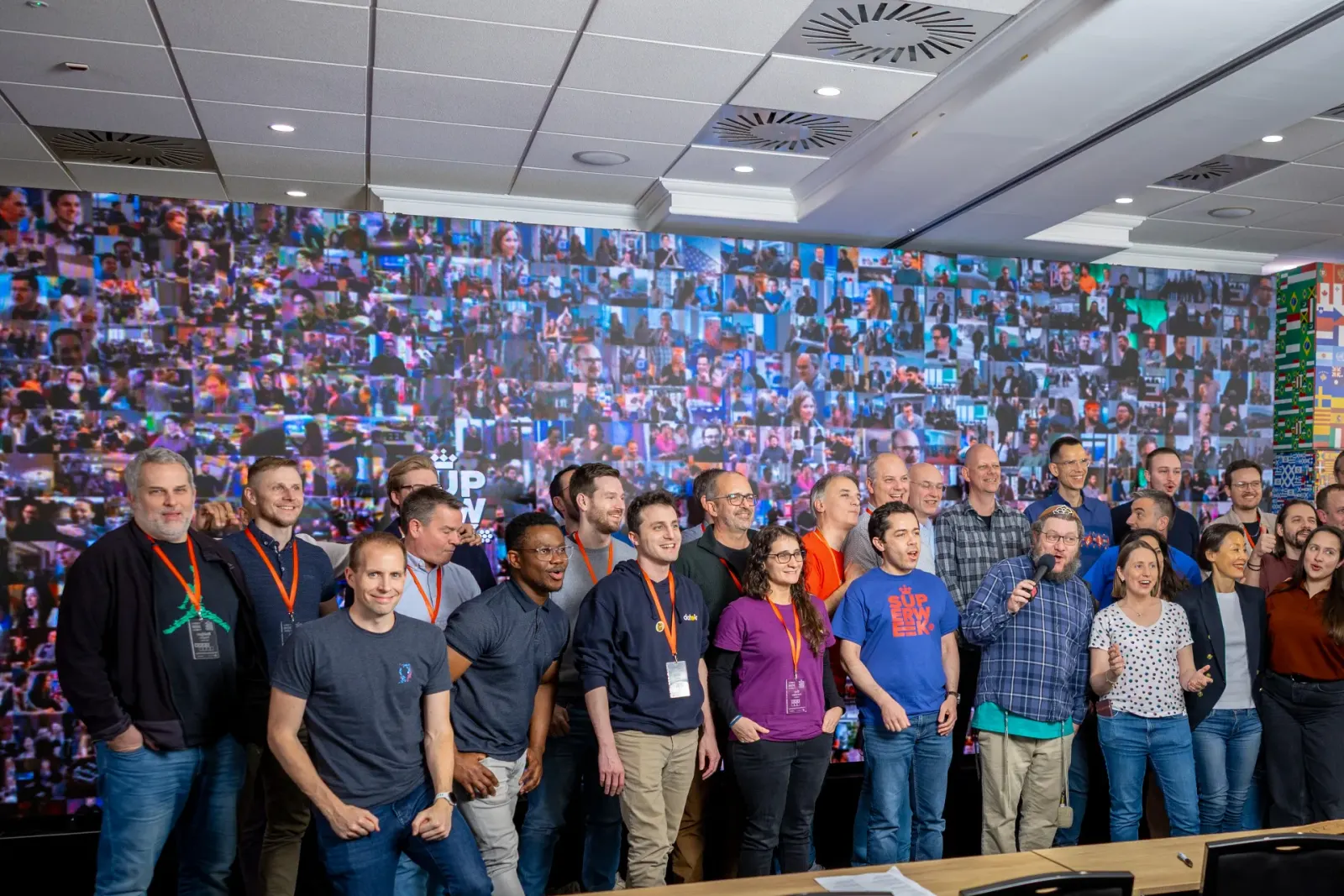 Foto de grupo de participantes en SUPERWEEK 2026.